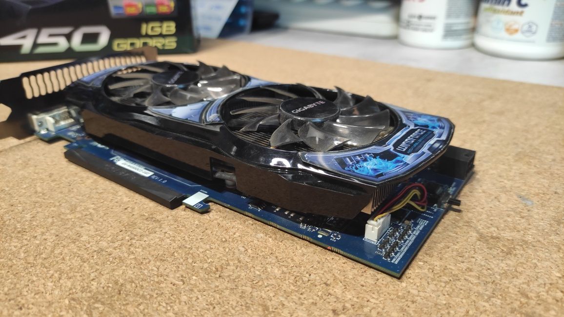 NVIDIA GeForce GTS450 1gb ram GDDR 5 Gigabyte Windforce Oc