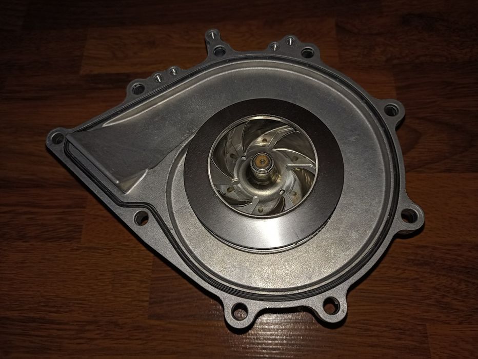 Помпа охлаждения двигателя MERCEDES ACTROS MP4 евро 6 A4712000401 ориг