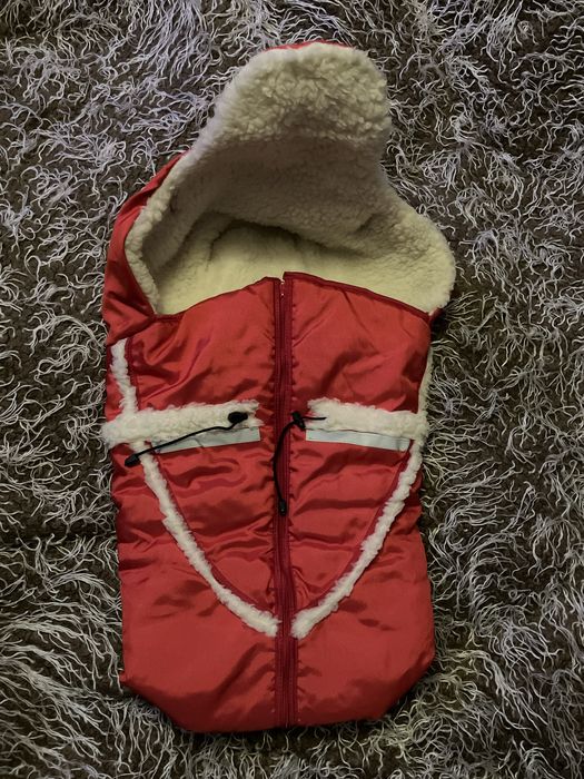 Piccolino śpiworek Alaska otulacz do sanek czerwony z misiem zasuwany