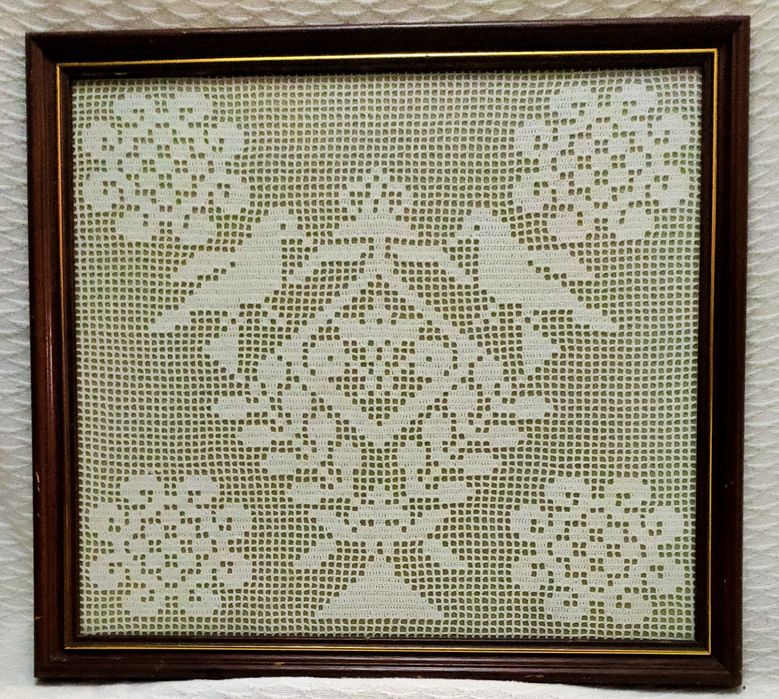 Quadro Antigo c/Motivos Arte Sacra em Renda