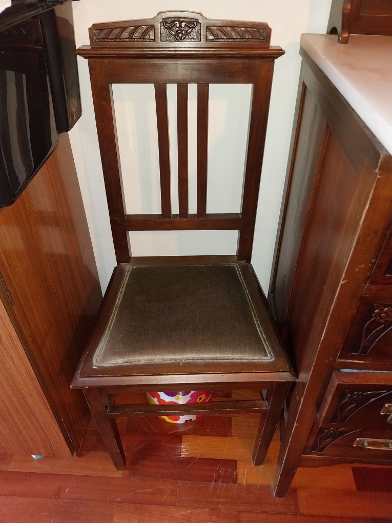 Mobília de quarto antiga restaurada