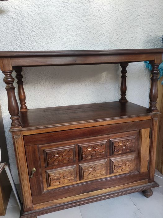 Móvel / aparador versátil (televisão, garrafeira, etc)