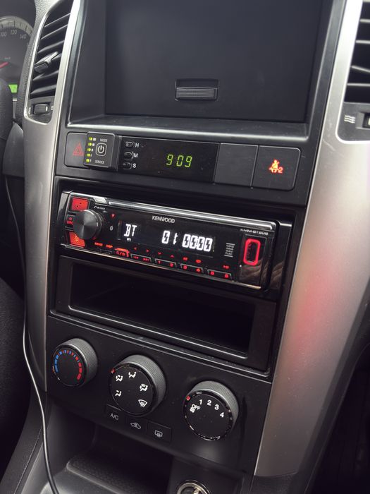 Chevrolet Captiva black c100