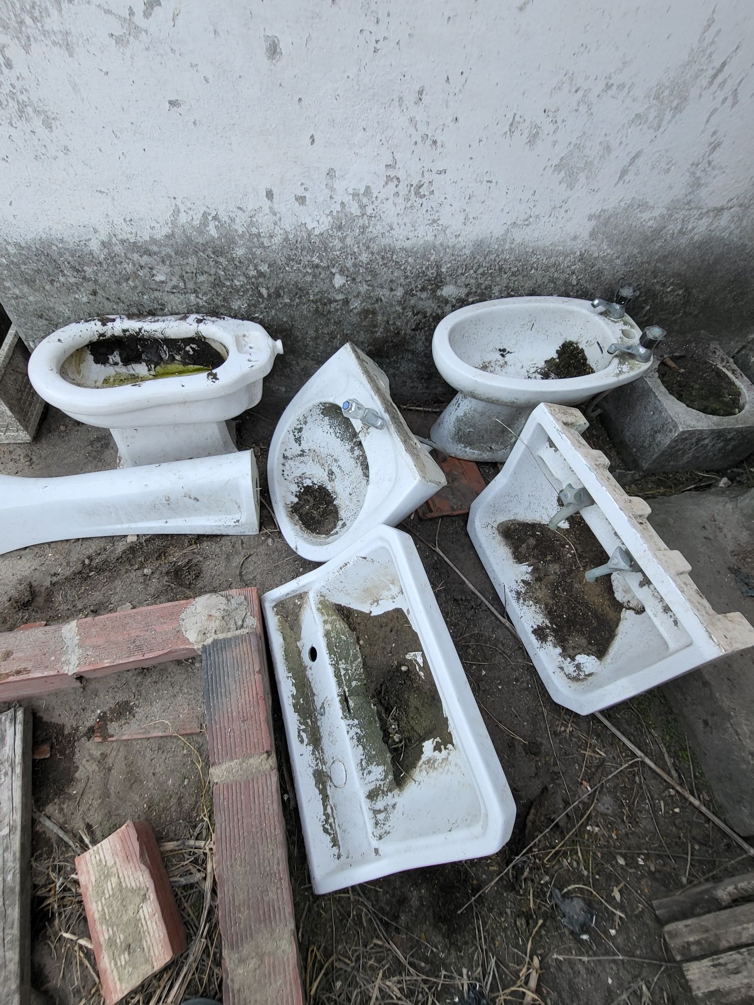 Material de casa de banho, bidé, lavatório e coluna de bidé