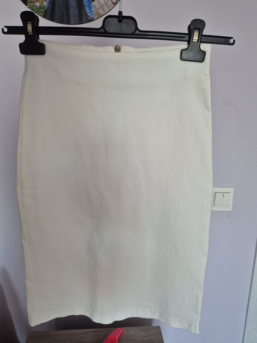 2 спідниці,в гарному стані.біла м,рожева 46р