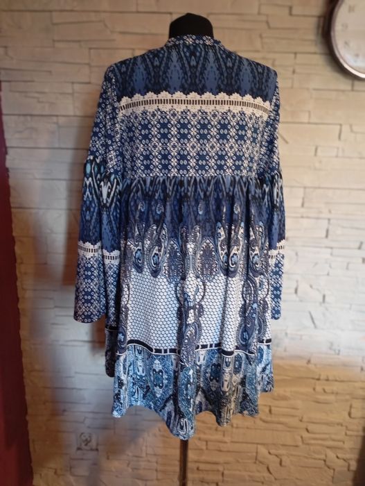 Piękna letnia sukienka rozmiar 44
Brak metki 
Proszę się sugerować wym