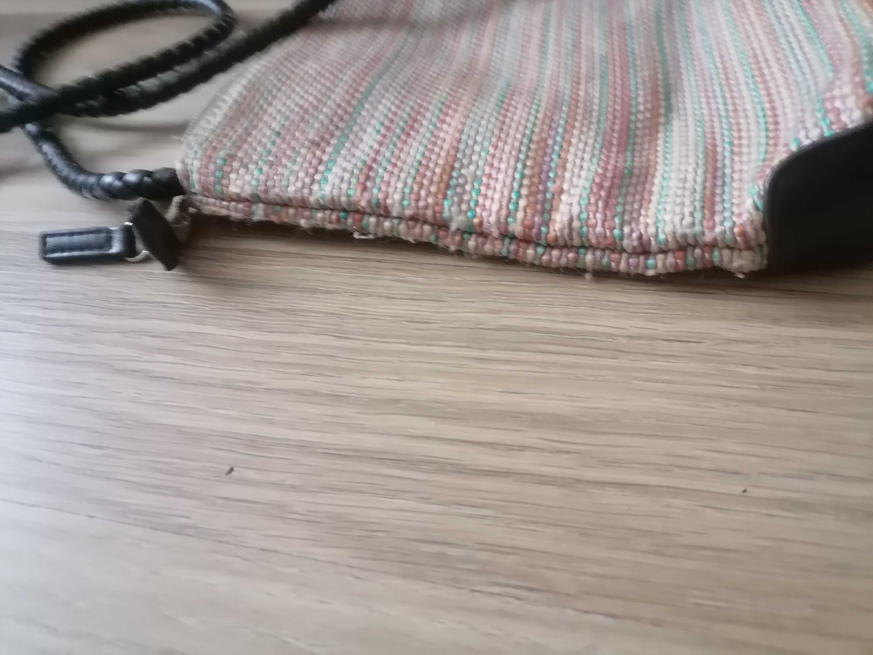 Mała torebka przez ramię