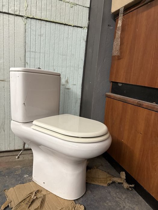 Продам унитаз с бачком и крышкой рабочий б/у