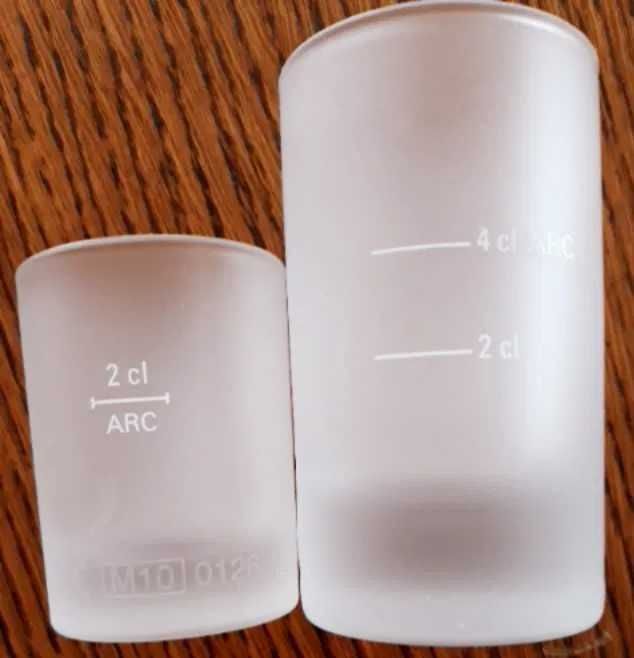 Kieliszki Jagermeister mleczne duze