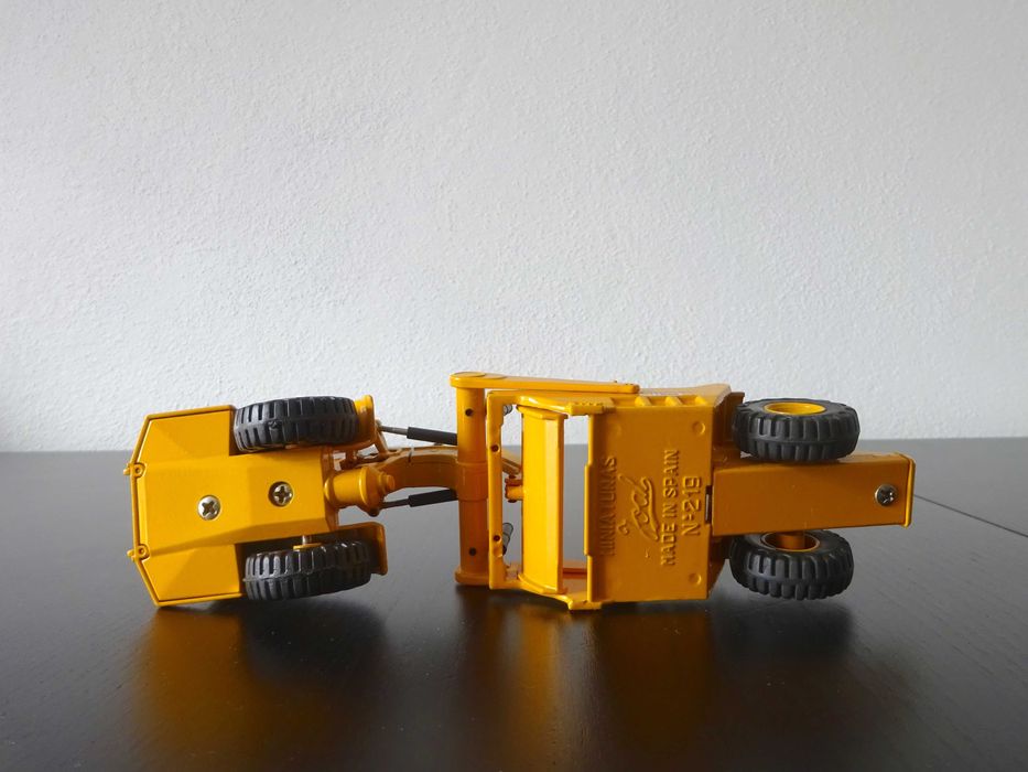1:70 Joal 219 CAT 613B Scraper