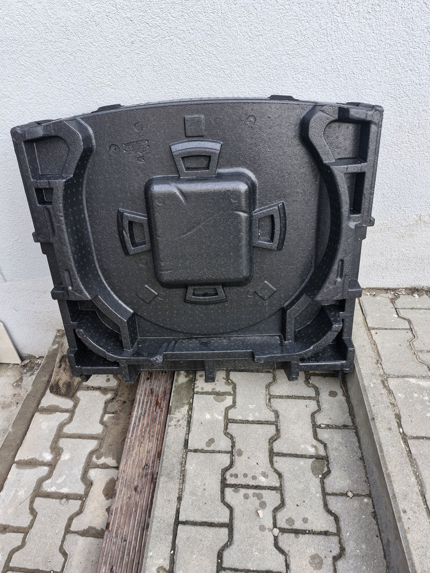 Oryginalny styropian wypełniający bagażnik  Baic dynamic