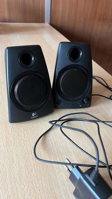Colunas Logitech