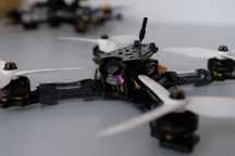 Kit FPV  2 Drones + Óculos Eachine EV200D + Comando Taranis + extras