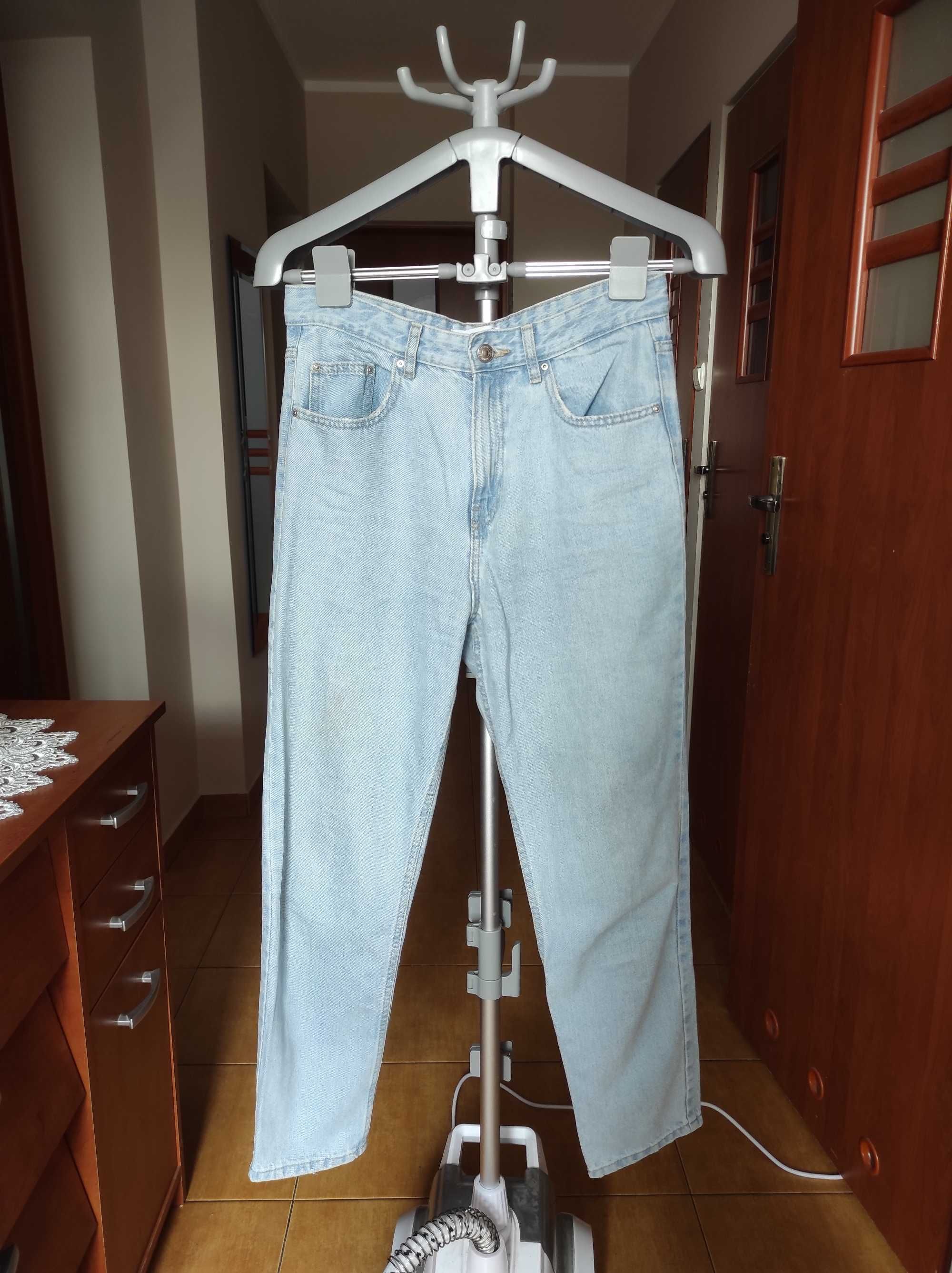 Jasnoniebieskie jeansy mom fit Sinsay Rozmiar 38 / M