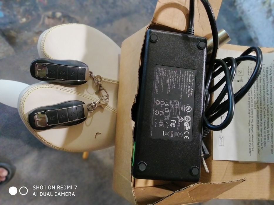 Електросамокат Тесла