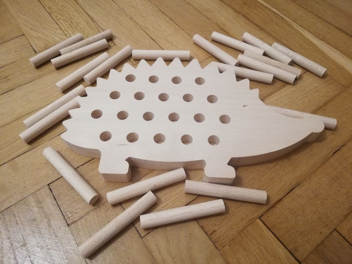 Drewniany jeżyk na kołeczki sorter Montessori