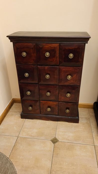 Szafka z drewna egzotyczego