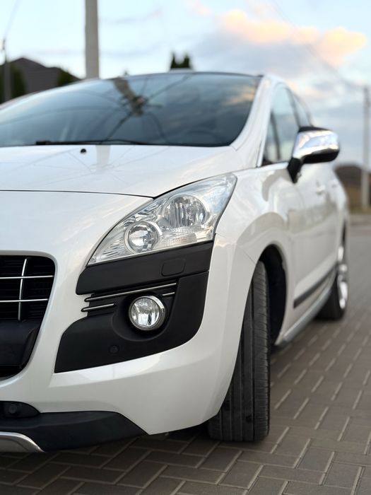 Пежо Peugeot 3008 2010 року дизель 2.0 автомат
