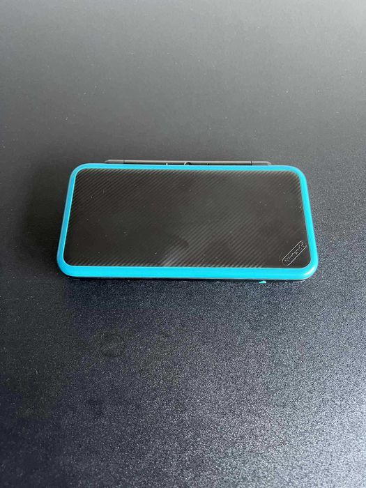 New Nintendo 2DS XL Preta/Azul com 100+ Jogos