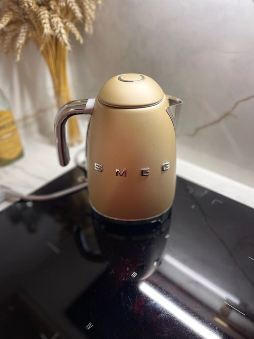 Czajnik Smeg 1,7l model KLF03 matowy szampan