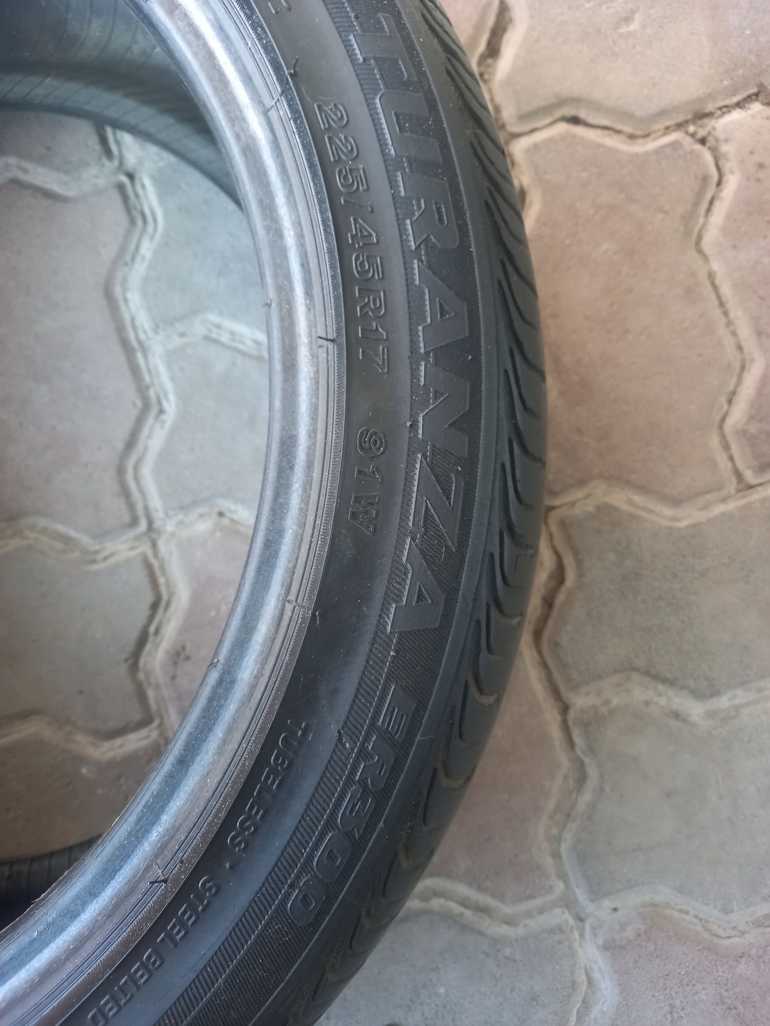 Резина 225 45 17 Nokian xakka blue, Brichstone turanza  ER300