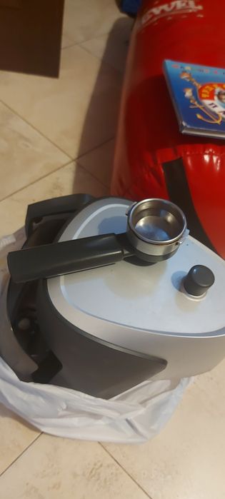 Продам на  запчасти рожковую кофемашину saeco