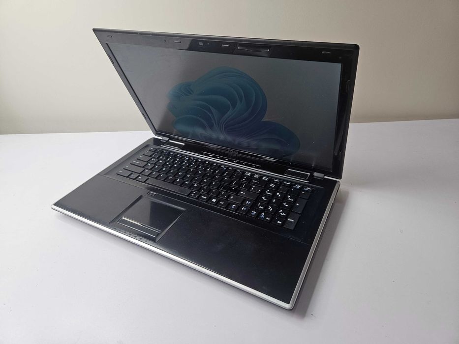 Laptop GAMINGOWY MSI 17' 4K i7 8x3.30/16GB RAM/KARTA GRAFICZNA 4GB/ssd