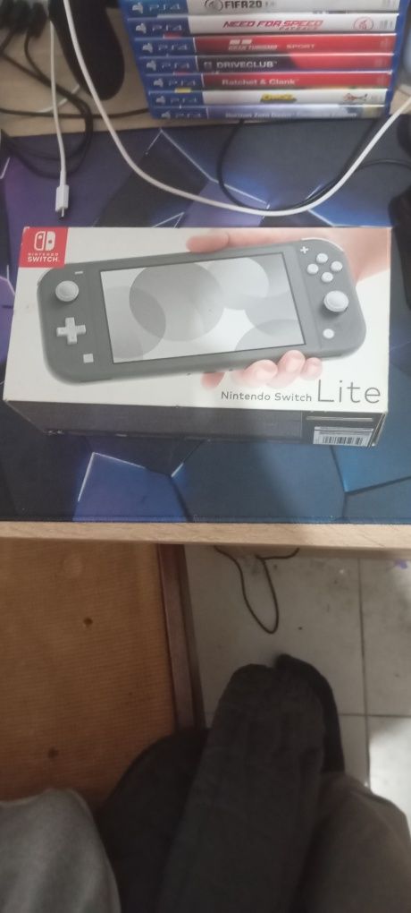 Nintendo switch lite e 4 jogos
