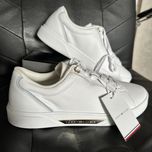 Tommy Hilfiger. Кеди жіночі. Оригінал. Шкіра. Нові. Розмір 40.