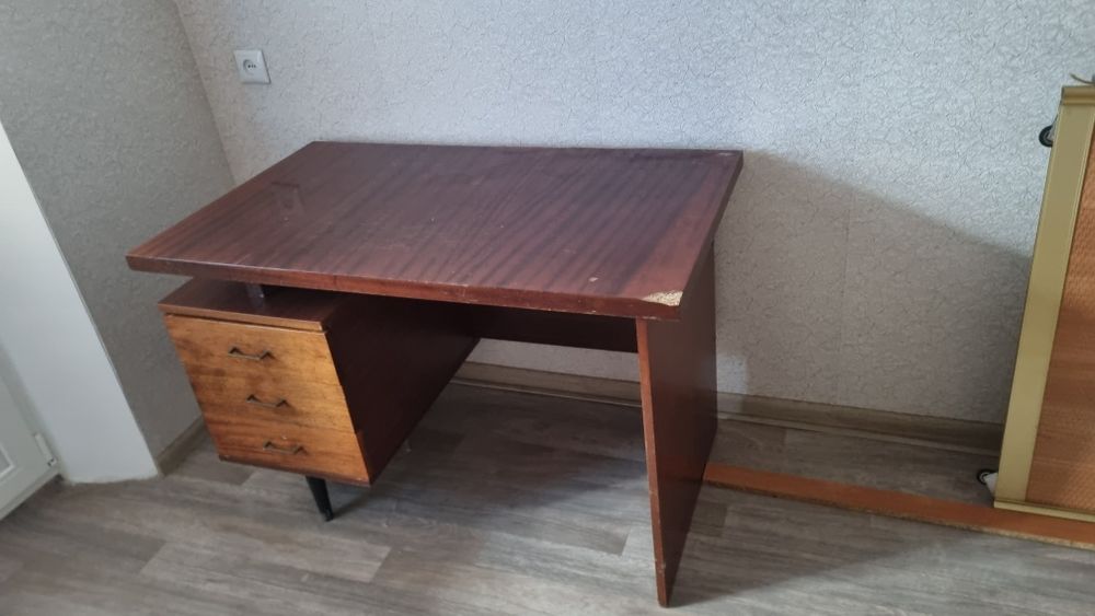 Стіл однотумбовий