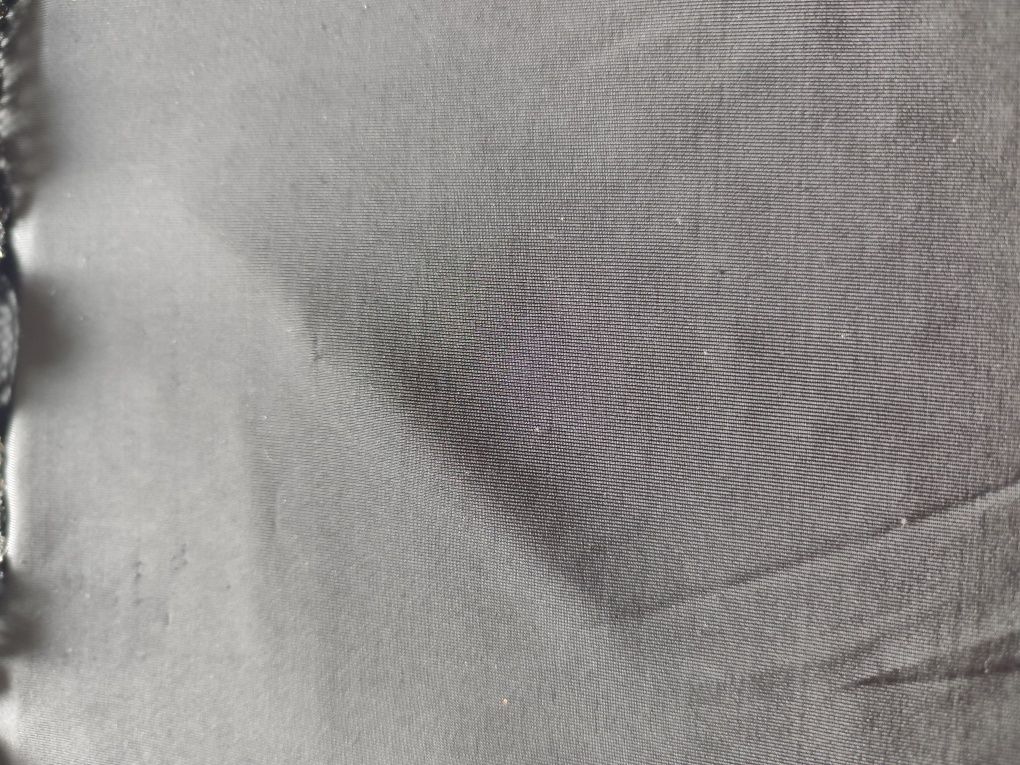 Top z koronką z wszytym biustonoszem na regulowane ramiączka rozm 85C.