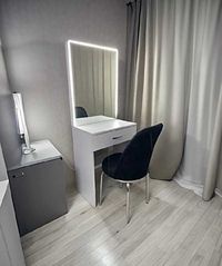 гримерный макияжный столик с подсветкой белый туалетный столик