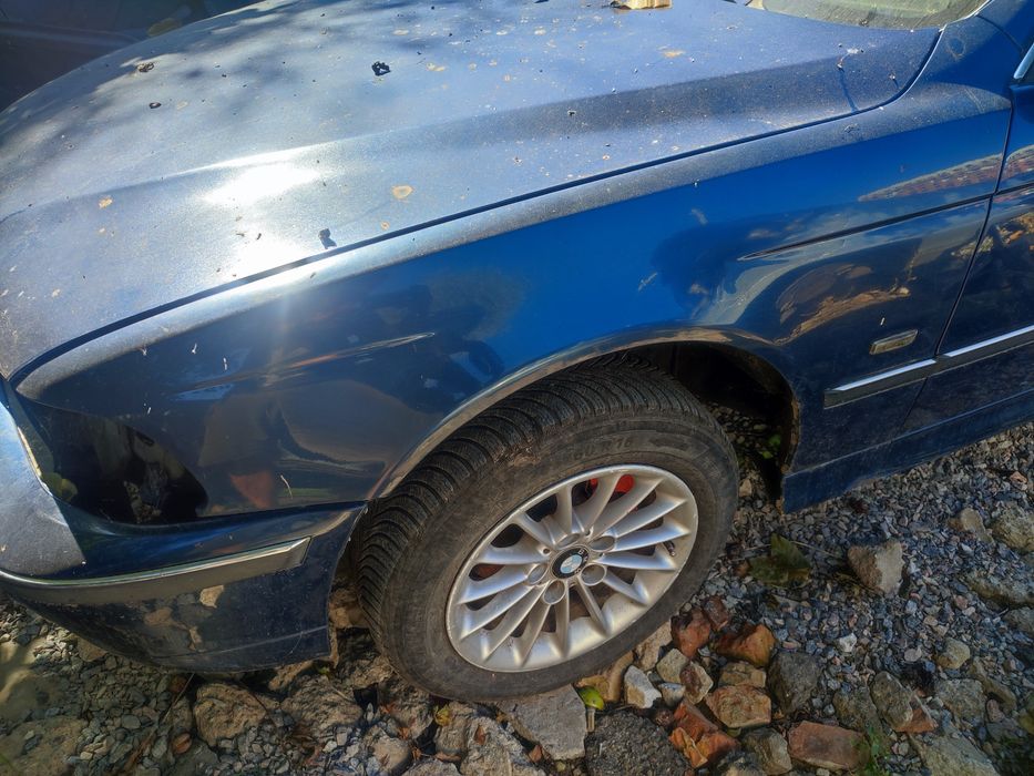 Продам комплект морды е39 капот, бампер,крылья, фары