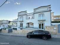 Moradia Isolada com piscina privada, garagem e vista mar