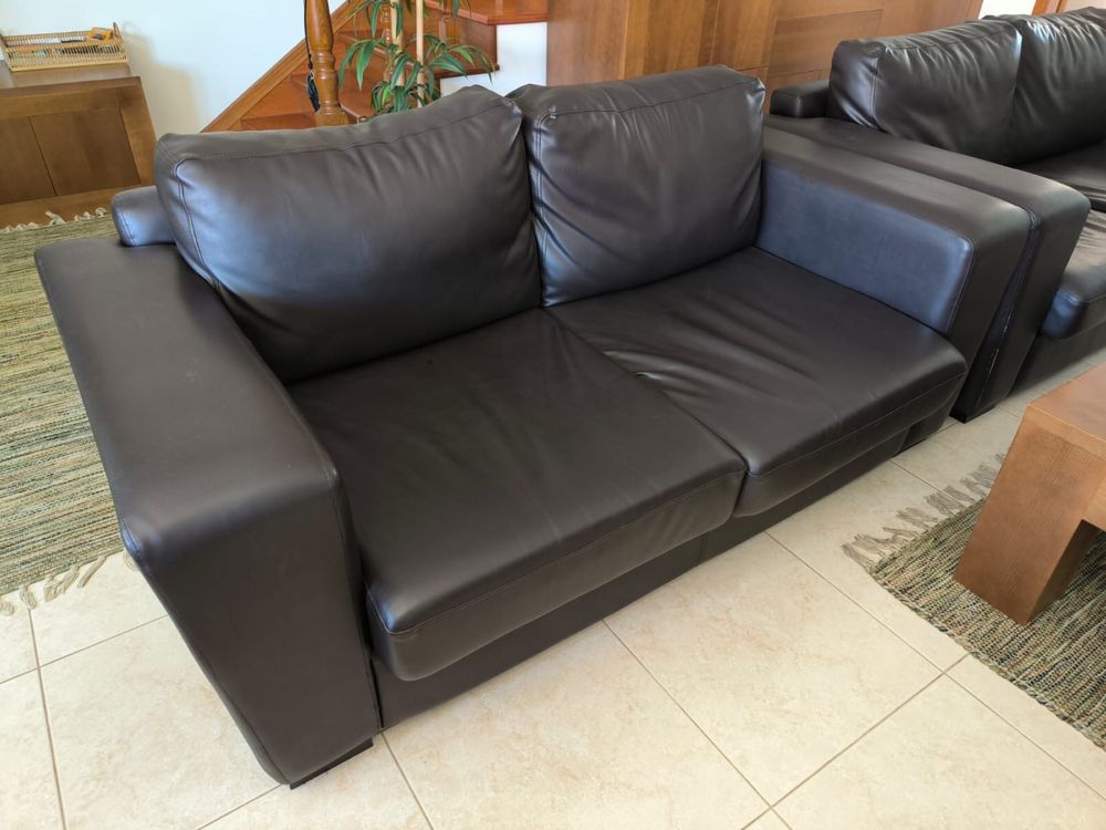 Dois sofas castanho chocolate
