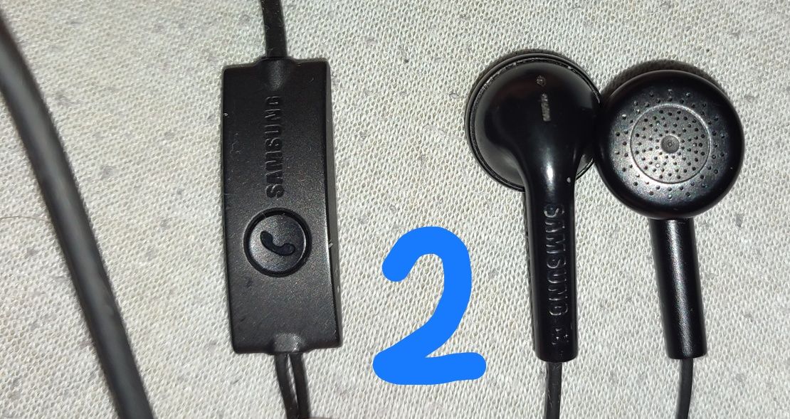 4x SŁUCHAWKI DOuszne (+ 4x gumki słuchawkowe)