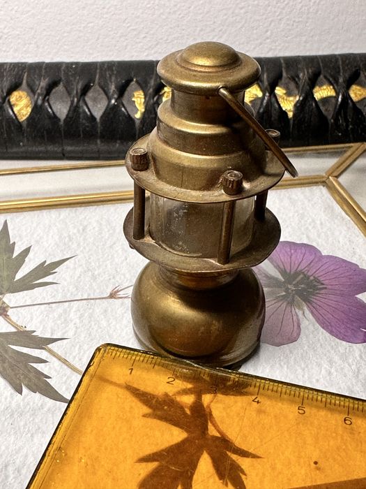 „Lampa naftowa” mini ozdoba na półkę- atrapa to nie jest lampa naftowa