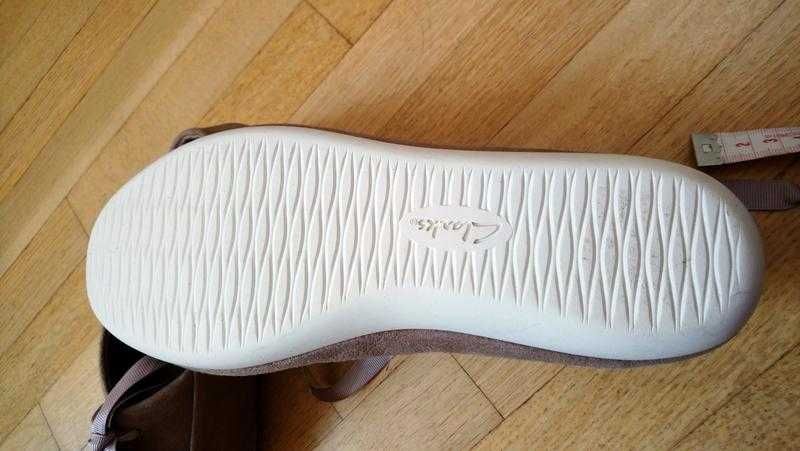 Закрытые туфли Clarks