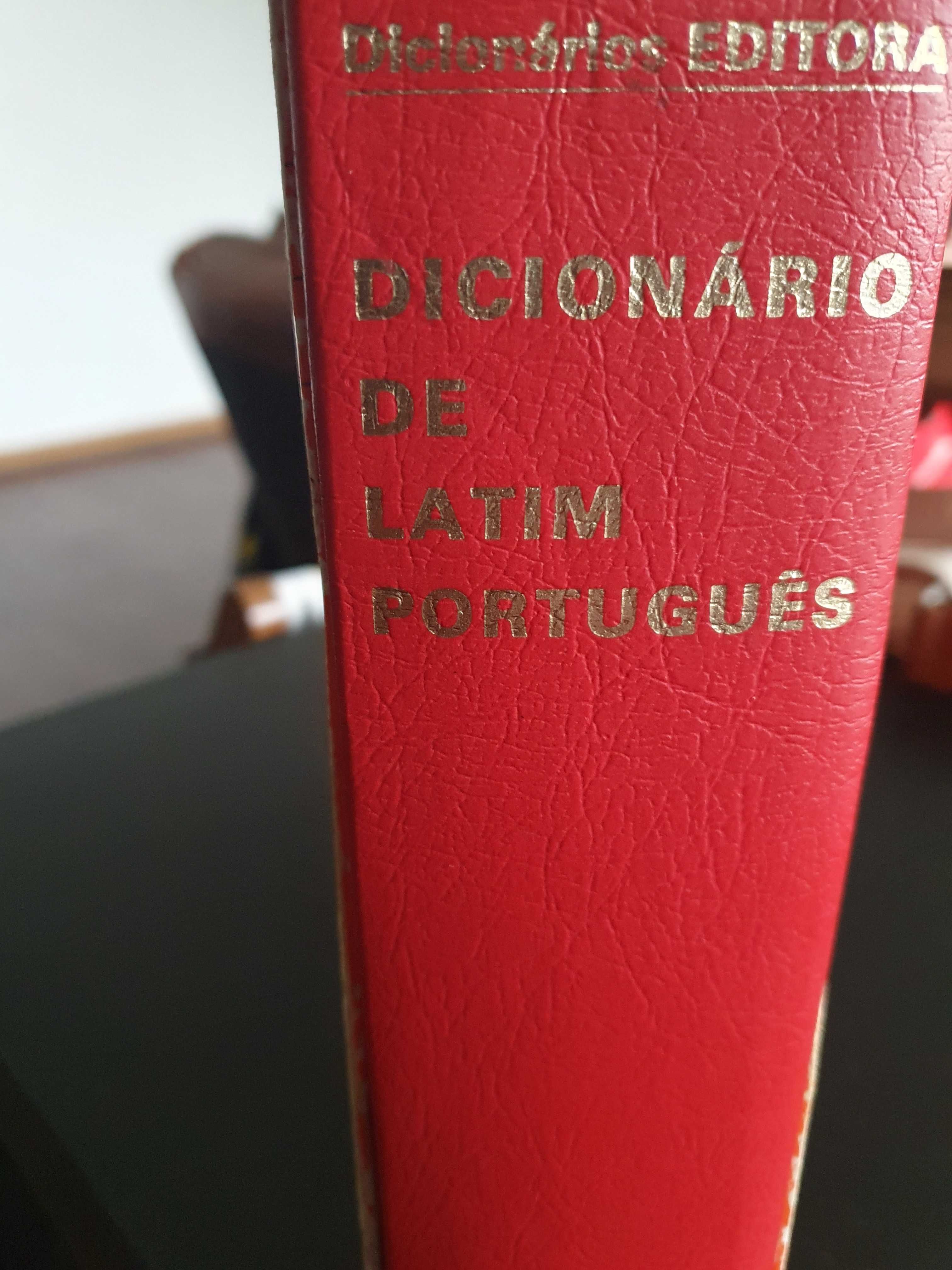 Vendo Dicionario de latim/ português da porto editora