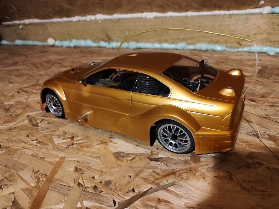 model samochodu RC – BMW M3 GTR z kolekcji Hachette. Napęd spalinowy