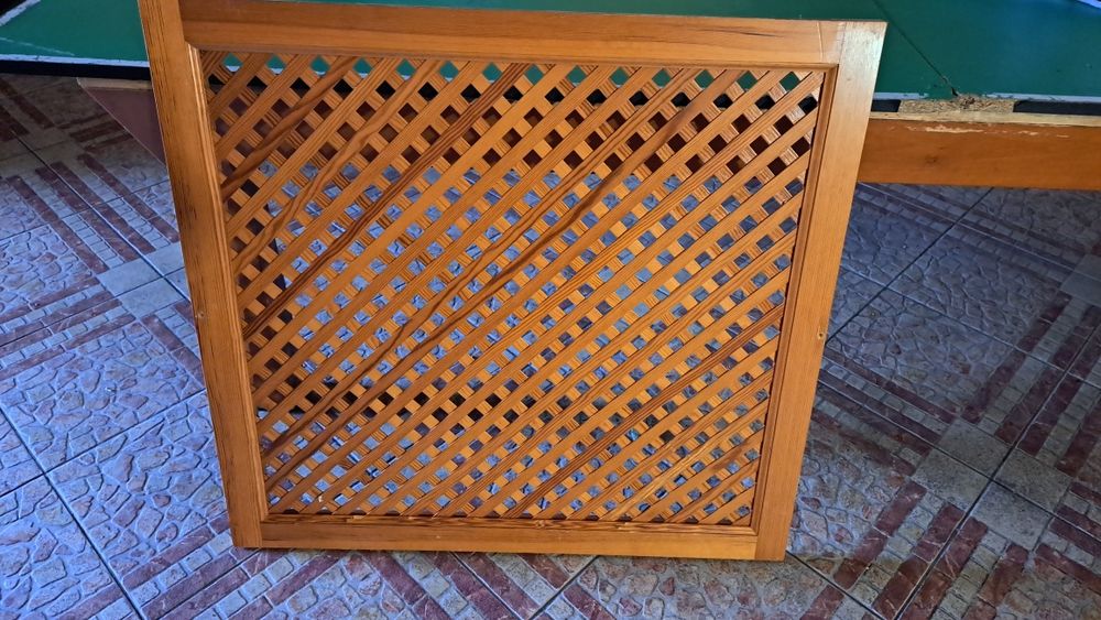 Декоративні решітки з дерева різних розмірів в дуже доброму стані