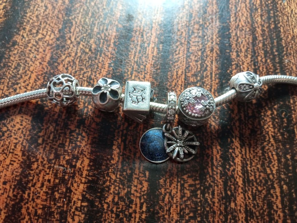 Оригінальний браслет та шарми Pandora