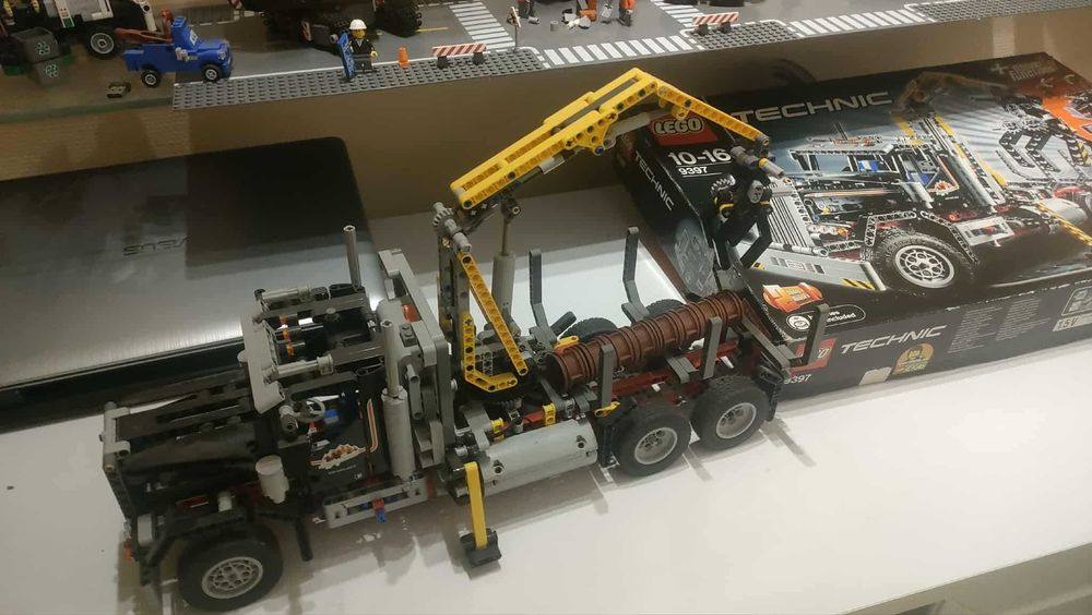 Klocki LEGO 9397 Ciężarówka do transportu drewna