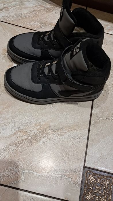 Зимові ботінки для хлопчика 37 розміру, устілка 23 см.