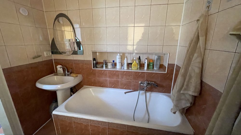 Продається будинок з літньою кухнею та великою ділянкою