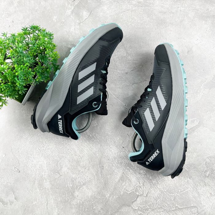 Кроссовки Adidas 40,5