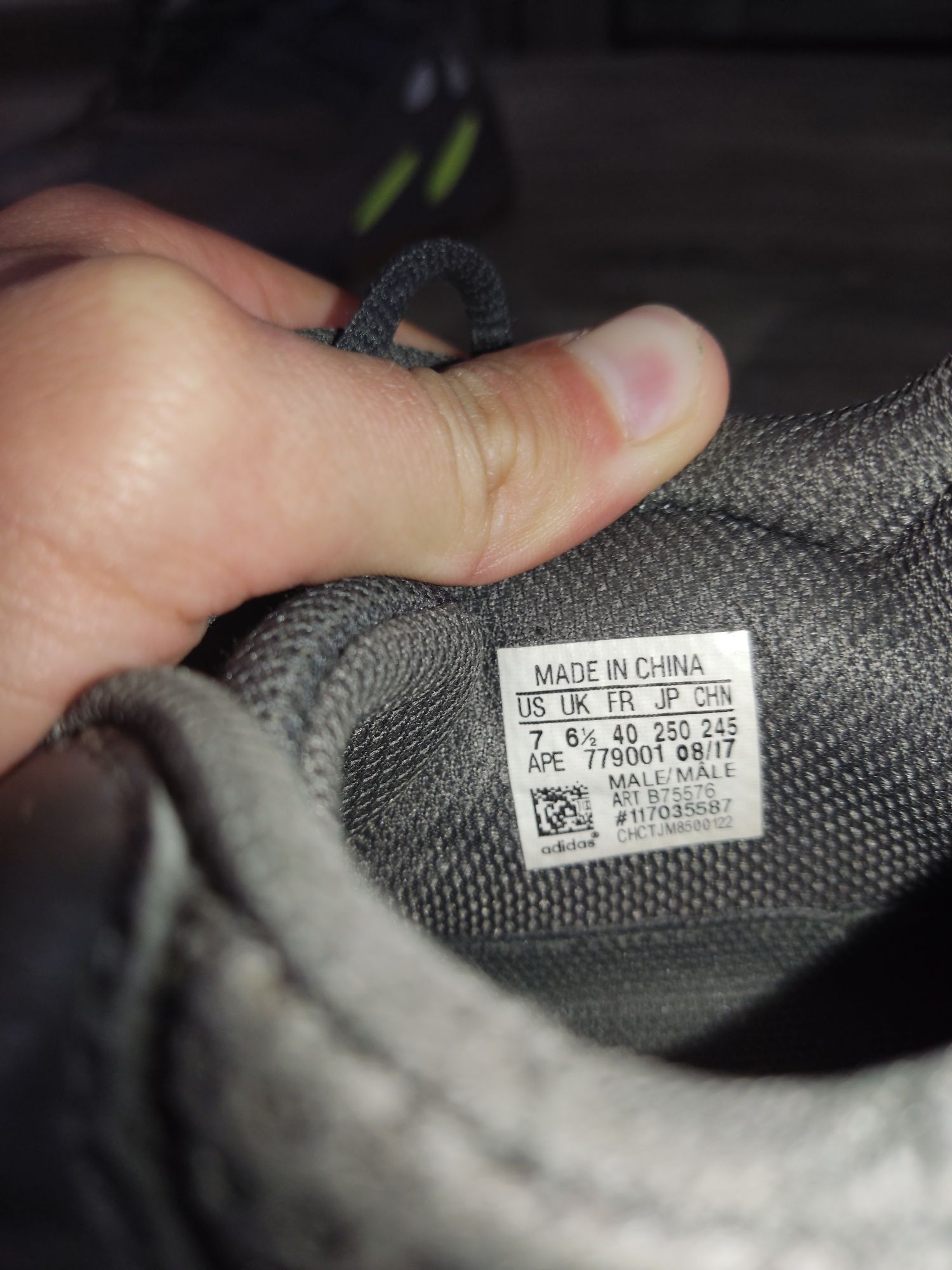 Продам кроссовки Adidas Yeezy 700