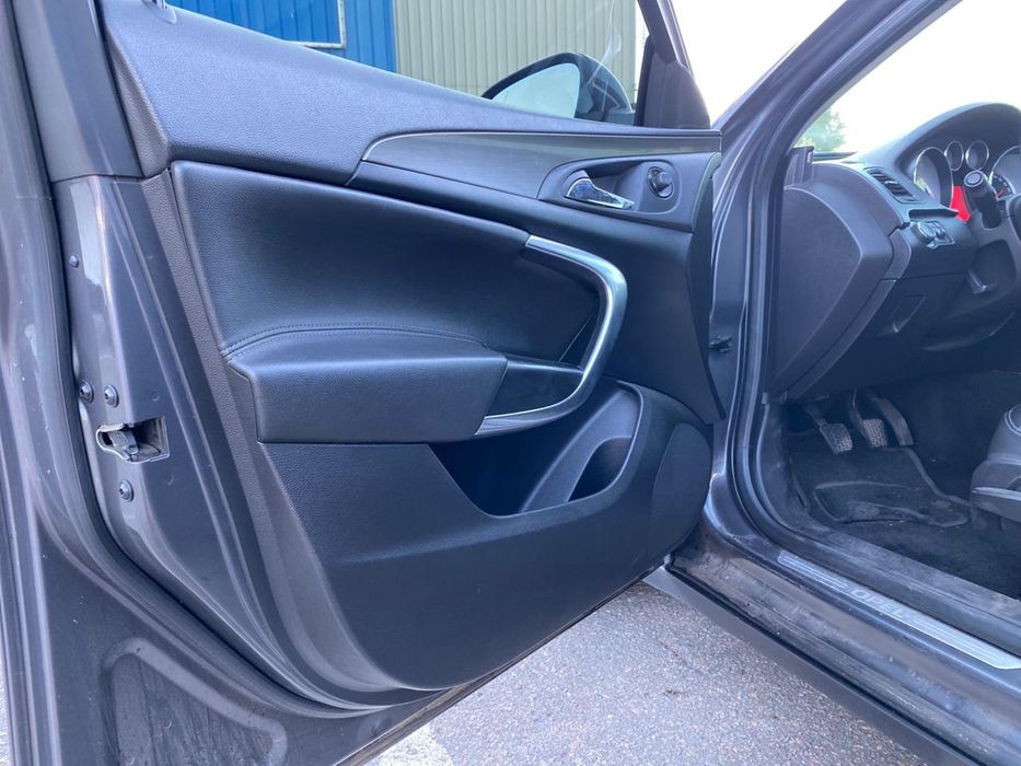 Opel Insignia Sports tourer 2,0 дизель