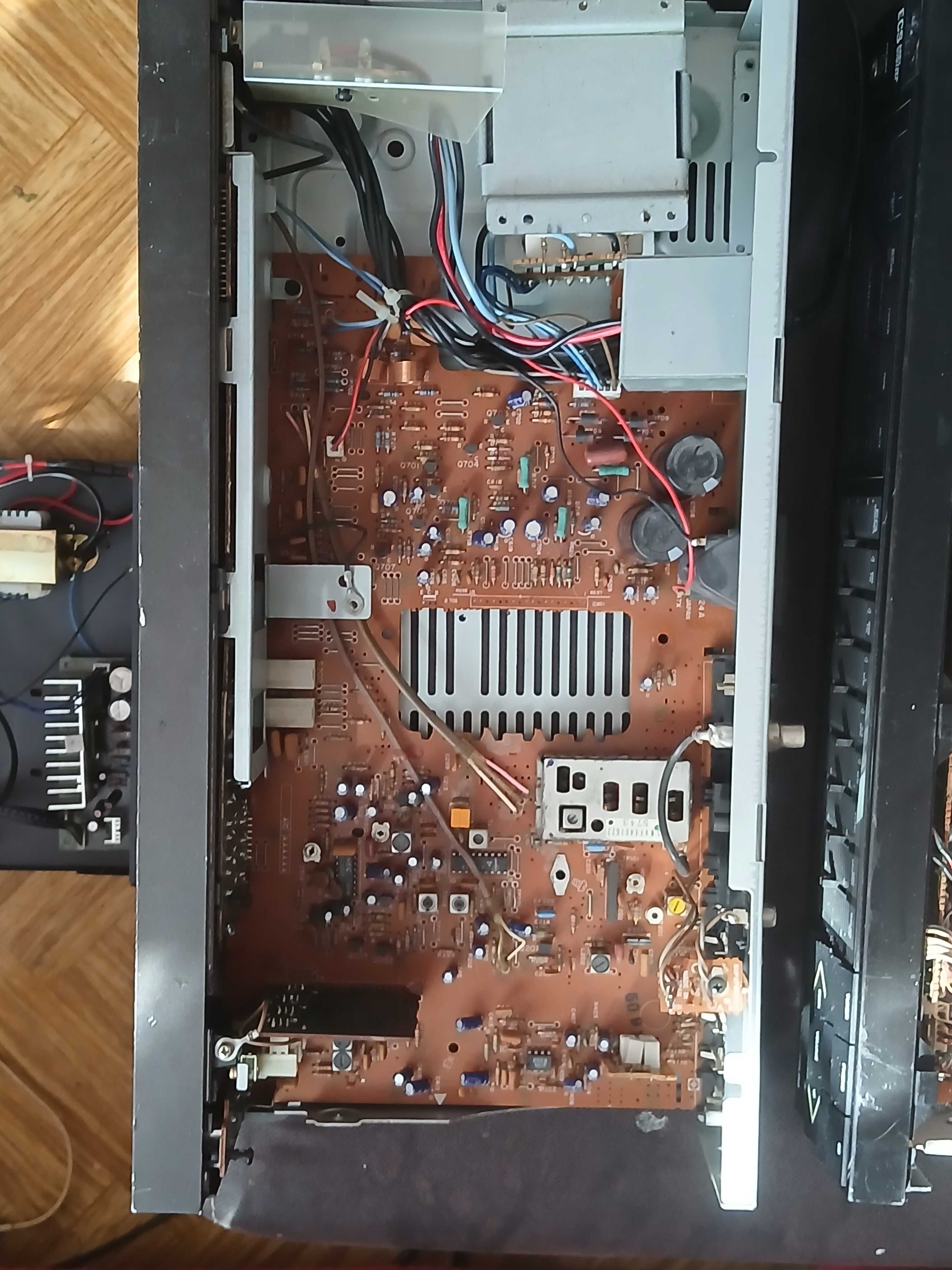 Zestaw audio 2 wzmacniacz i jeden amplituner