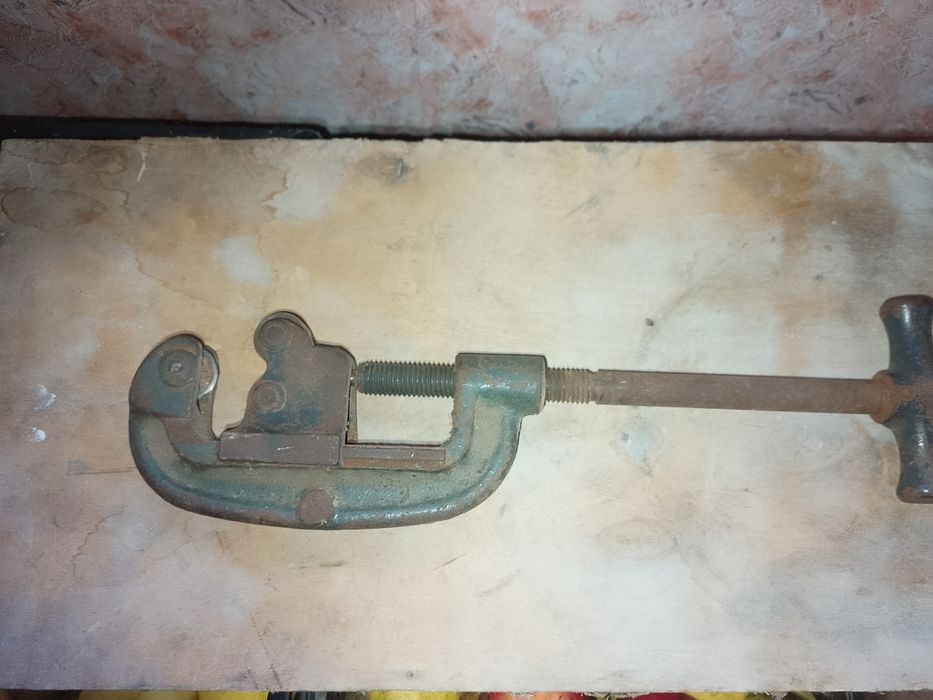 Труборіз б/в в хорошому стані радянський